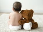 Wie Babyspielzeug die Entwicklung fördern kann