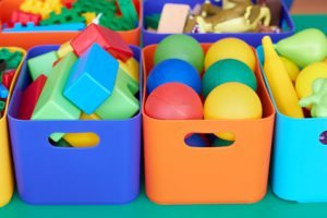 Spielzeug ordnen und aufbewahren – wie Ordnung im Kinderzimmer herrscht